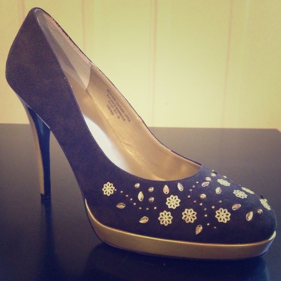 ⬇️🌟NWOT Colin Stuart Pumps