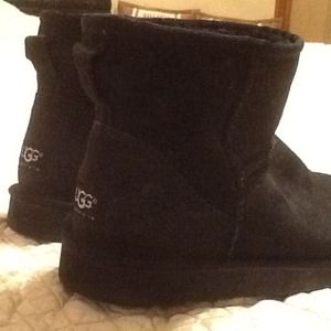 Black leather short uggs
