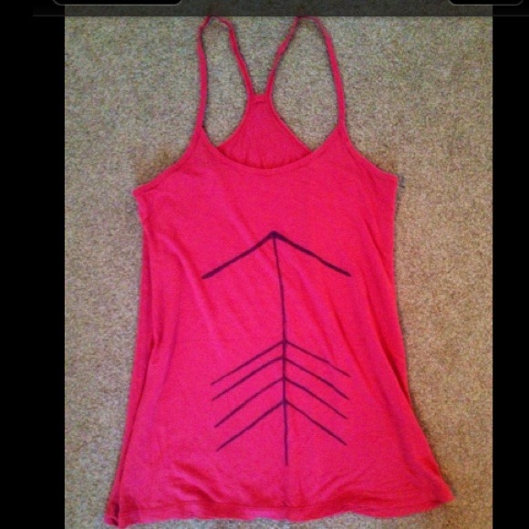 Red racer back tribal arrow tank top spaghetti