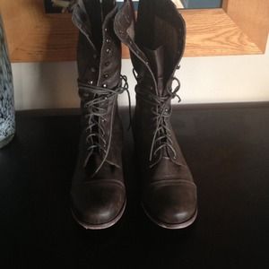 Steve Madden lace up boots