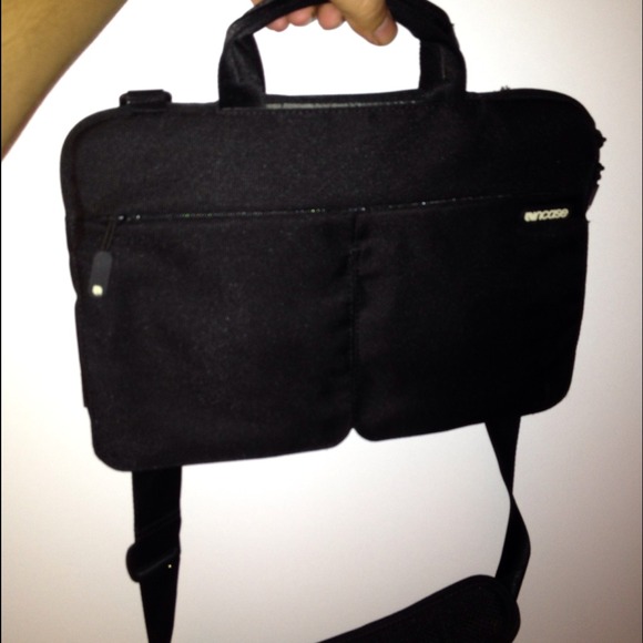 Incase Mac book air 11" carrying bag