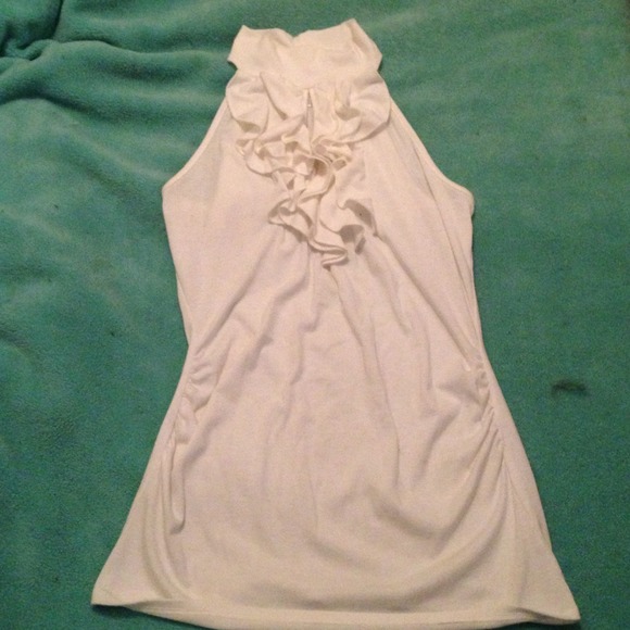 🚫Bundled - SOLD. White ruffle top keyhole tank