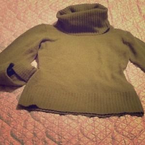H&M moss green sweater