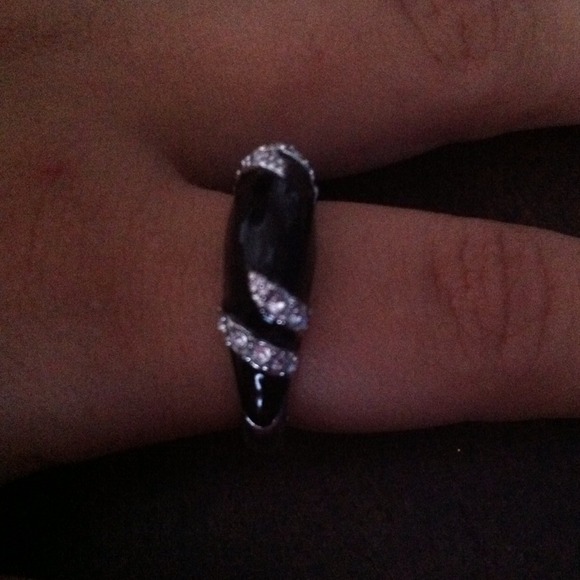 Ring 💍 - Picture 2 of 3