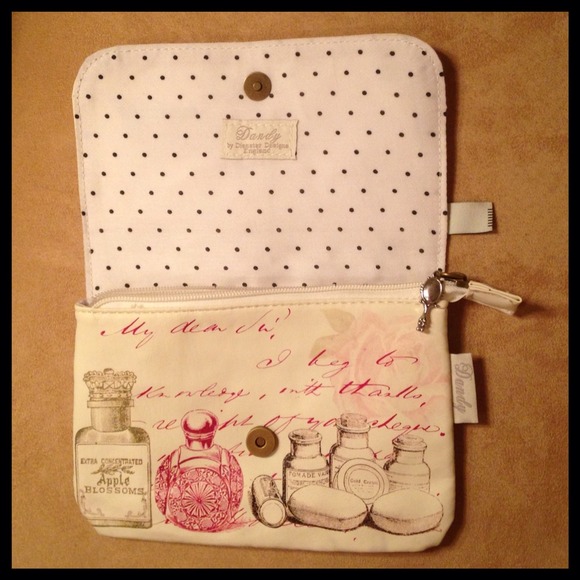 *SOLD in Bundle* NWOT Cream Postcard Clutch - Picture 2 of 4