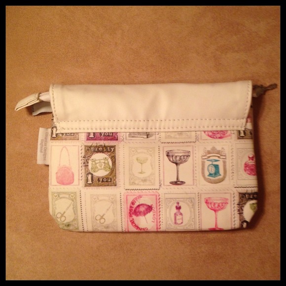 *SOLD in Bundle* NWOT Cream Postcard Clutch - Picture 3 of 4