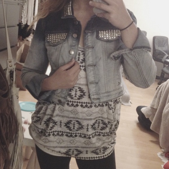 Forever 21 Cropped Ombré Studded Denim Jacket S