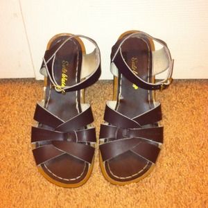 Brown saltwater sandals- like new