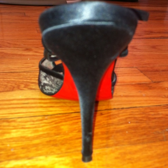 Christian Louboutin Authentic - Picture 3 of 4