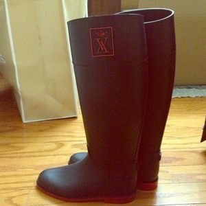 Brand new!! Adorable black Vicomte rain boots