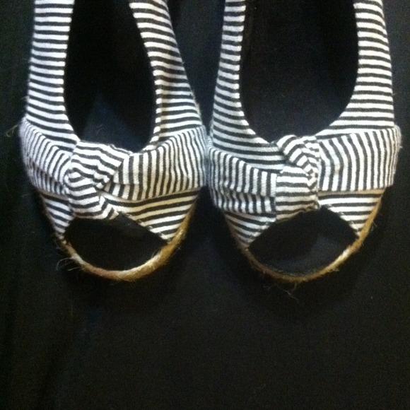 Black and white striped wedges - Picture 2 of 3