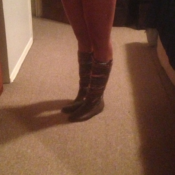 Size 6 Mid Calf Muti-Color Boot - Picture 4 of 4