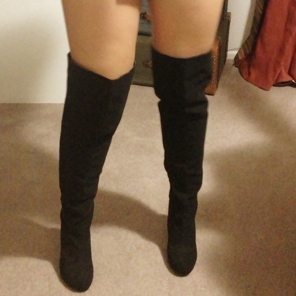 Andrea over the knee boots! Suuuper sexy! - Picture 2 of 4