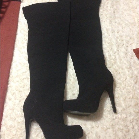 Andrea over the knee boots! Suuuper sexy! - Picture 3 of 4