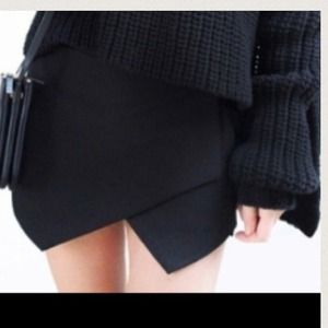 Black skort
