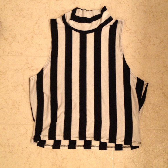 ❌Sold❌ Stripe turtle neck crop top - Picture 2 of 4