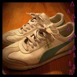 REDUCED White pumas with blue stripe