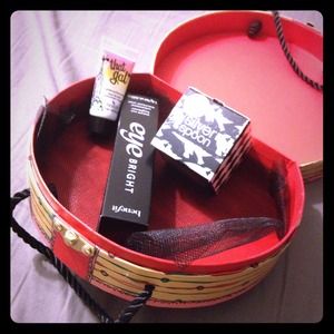 🚫(SOLD as bundle) Benefit Make up gift box