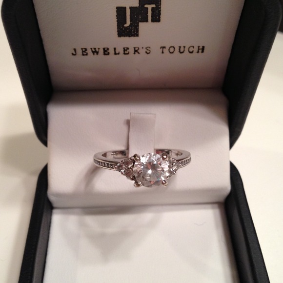 ❗️SOLD❗️💍14k White Gold Wedding Ring w/ Diamonds