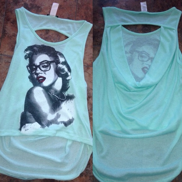 Marilyn Monroe t-shirt ⭕️PRICE REDUCED⭕️