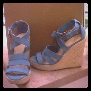 ‼️PRICE REDUCED‼️Cute teal mossimo wedges sz.5.5