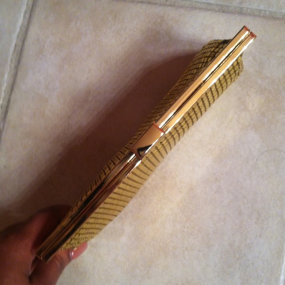Gold clutch - Picture 2 of 3