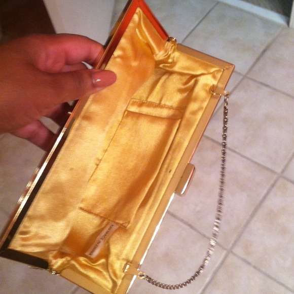 Gold clutch - Picture 3 of 3