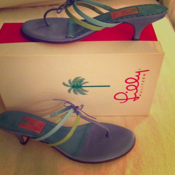 🌴 Timeless Lilly Pulitzer kitten heel sandals 🌴