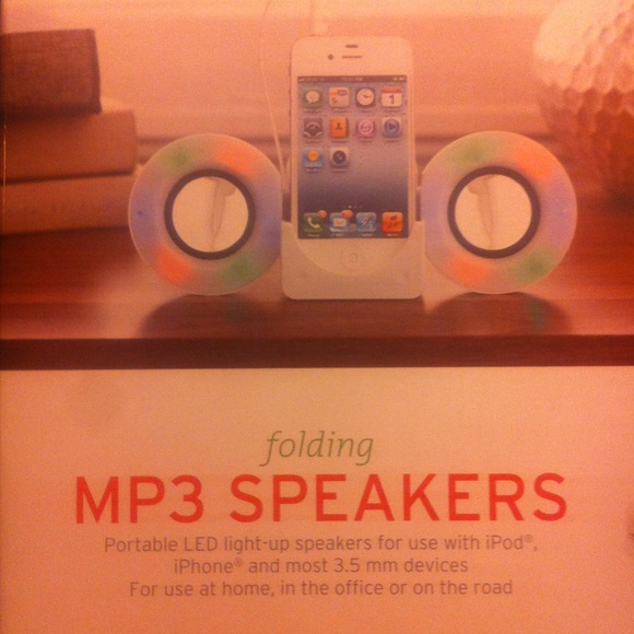 Folding MP3 / iPhone Speakers