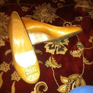 Size 9 Tory Burch Kitten Wedges in Royal Tan