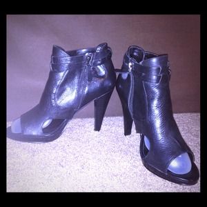 Pre owned shoes-Reserved