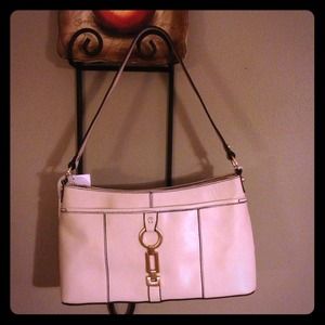 BUNDLE 🎀Leather white purse & black shoes 🎀