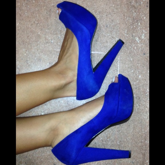 ALDO Shoes - Aldo Blue Suede peep toe