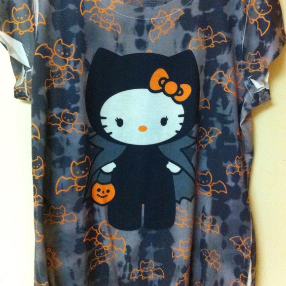 Hello kitty t shirt .