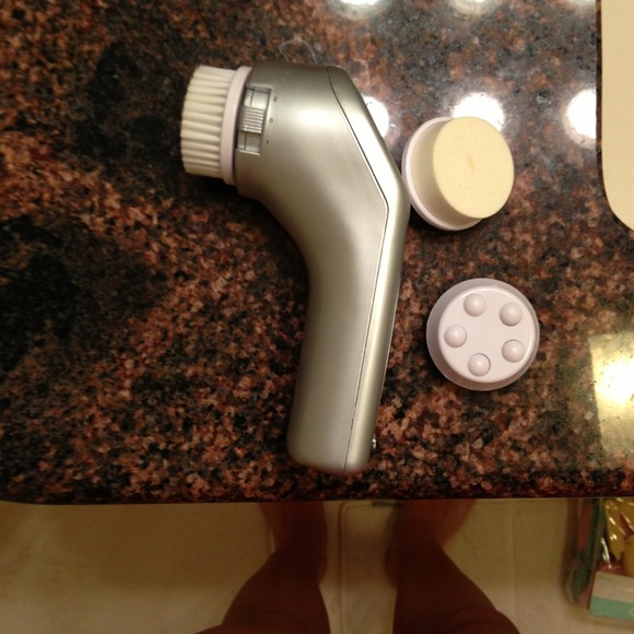 face cleansing brush comparable to clarisonic
