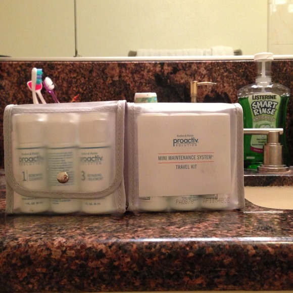 Mini proactiv travel kit