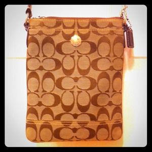 Coach signature swingpack