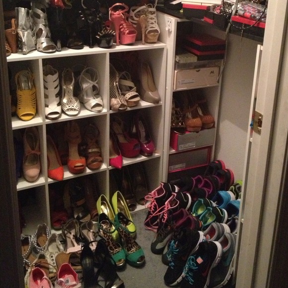 Sharing my closet!😊