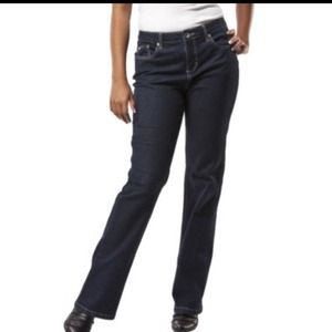 New Women Jeans. Size 6L.