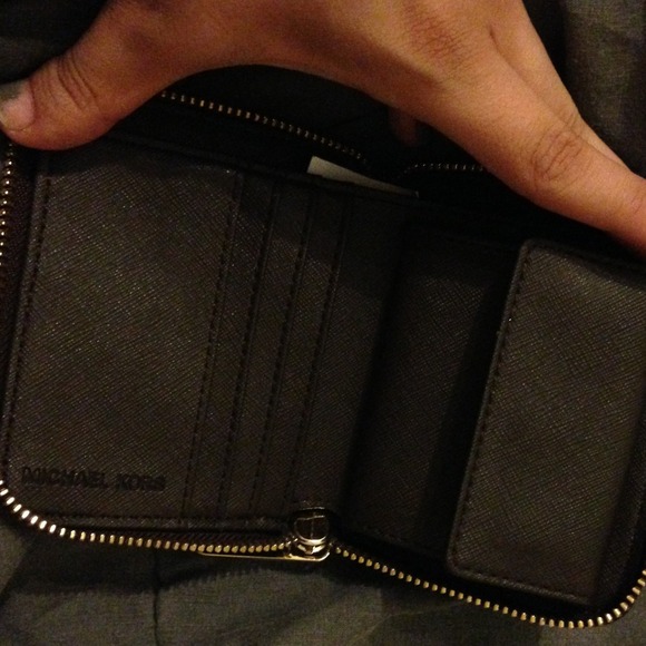 Michael Kors small wallet - Picture 2 of 2