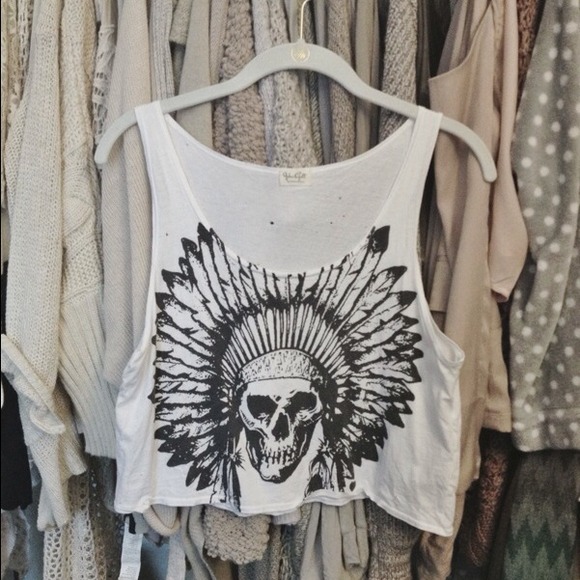 ❌📦 SOLD -- Brandy Melville Native Skull Crop Top