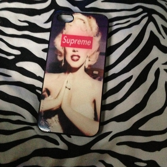🚫Sold @goyeyego🚫Iphone 5 case
