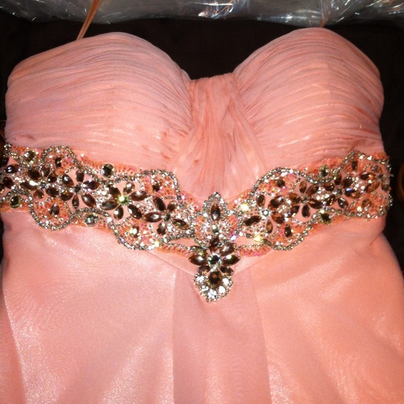 Peachy-pink formal dress - Picture 2 of 3