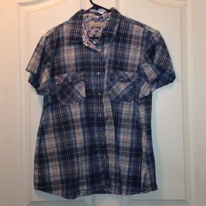 💙Blue plaid snap-up top💙