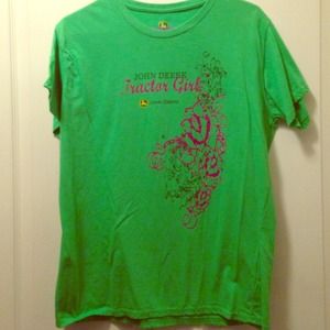 🌾 John Deere t-shirt! 🍃