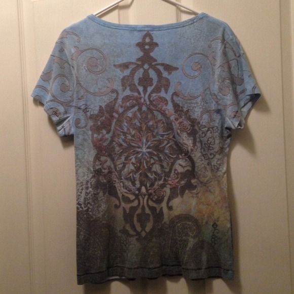 Abstract V-neck Top - Picture 2 of 2