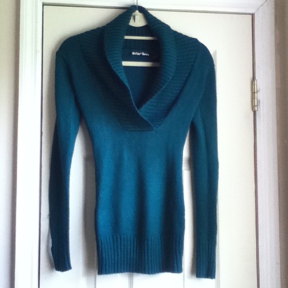 ❌SOLD IN BUNDLE❌Green Sweater