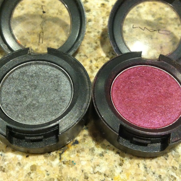 💥SOLD💥 MAC eye shadows - Picture 1 of 2