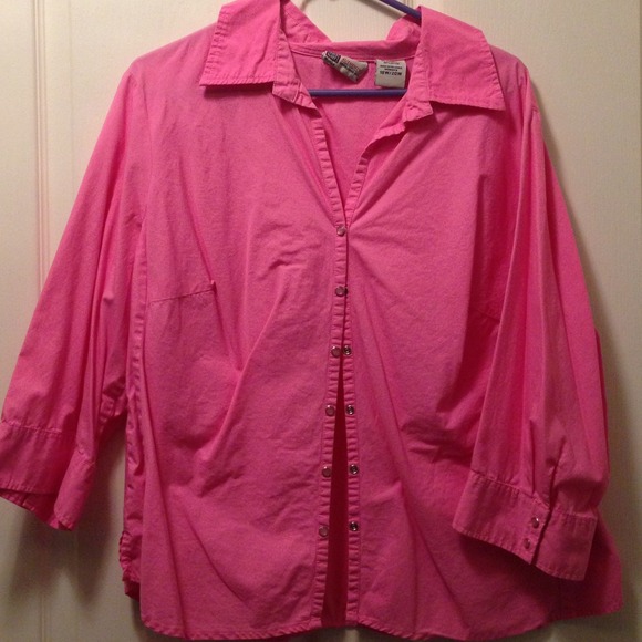 🎀 Pink button-up with snaps