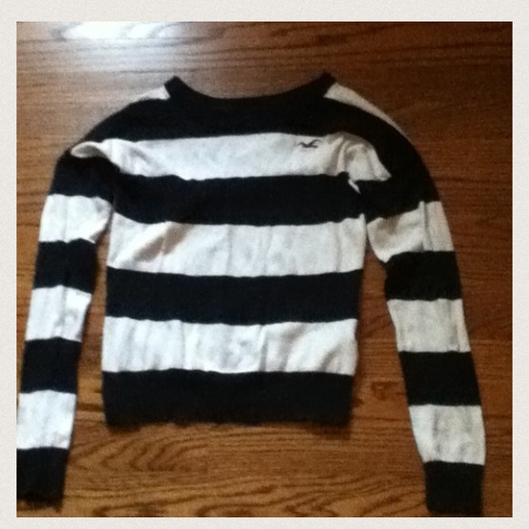 ❌SOLD❌Striped Hollister Sweater